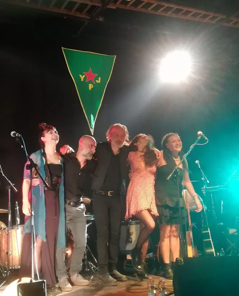 La Cummeddia live di Cesare Basile e i Caminanti