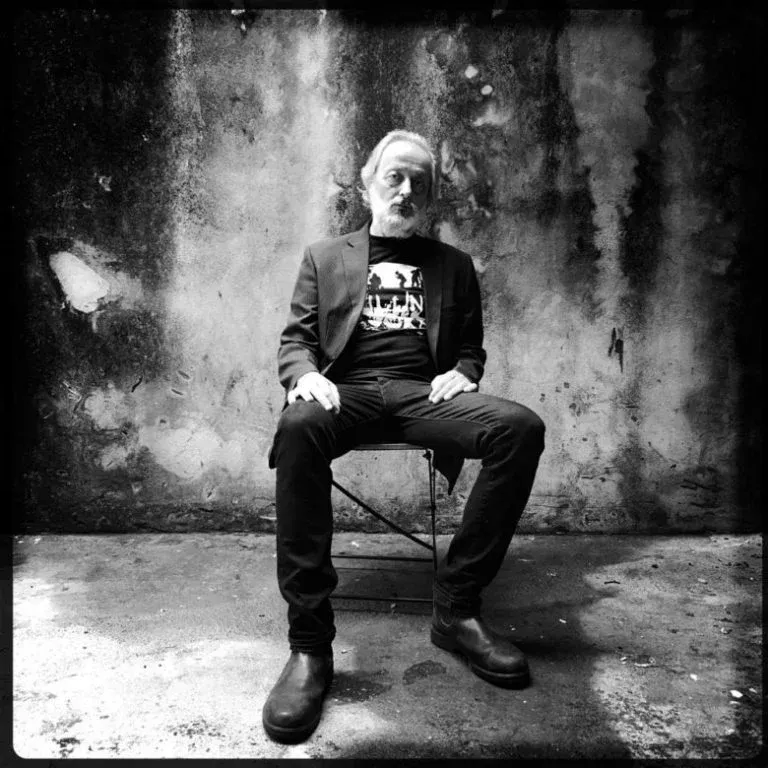 Amore alzati che passa la Cummeddia di Cesare Basile