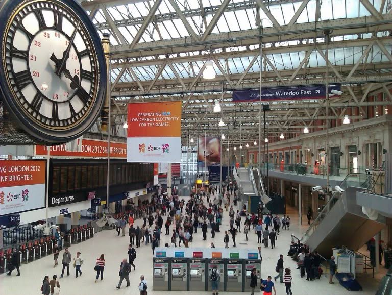 The Kinks – Waterloo Sunset. Nostalgia di una stazione brulicante di vita